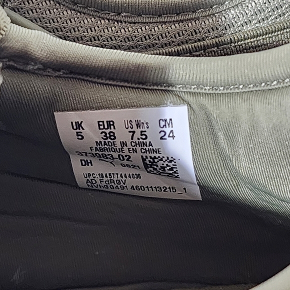 Olive Green PUMA Size 7.5 - Picture 2 of 11